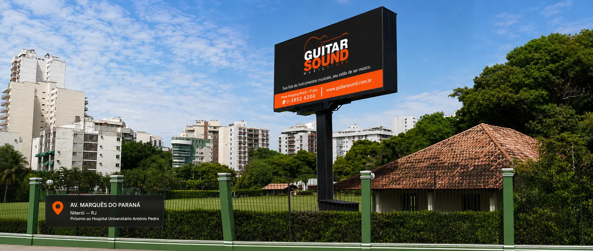 Outdoor digital da Guitar Sound na Avenida Marquês do Paraná durante o dia