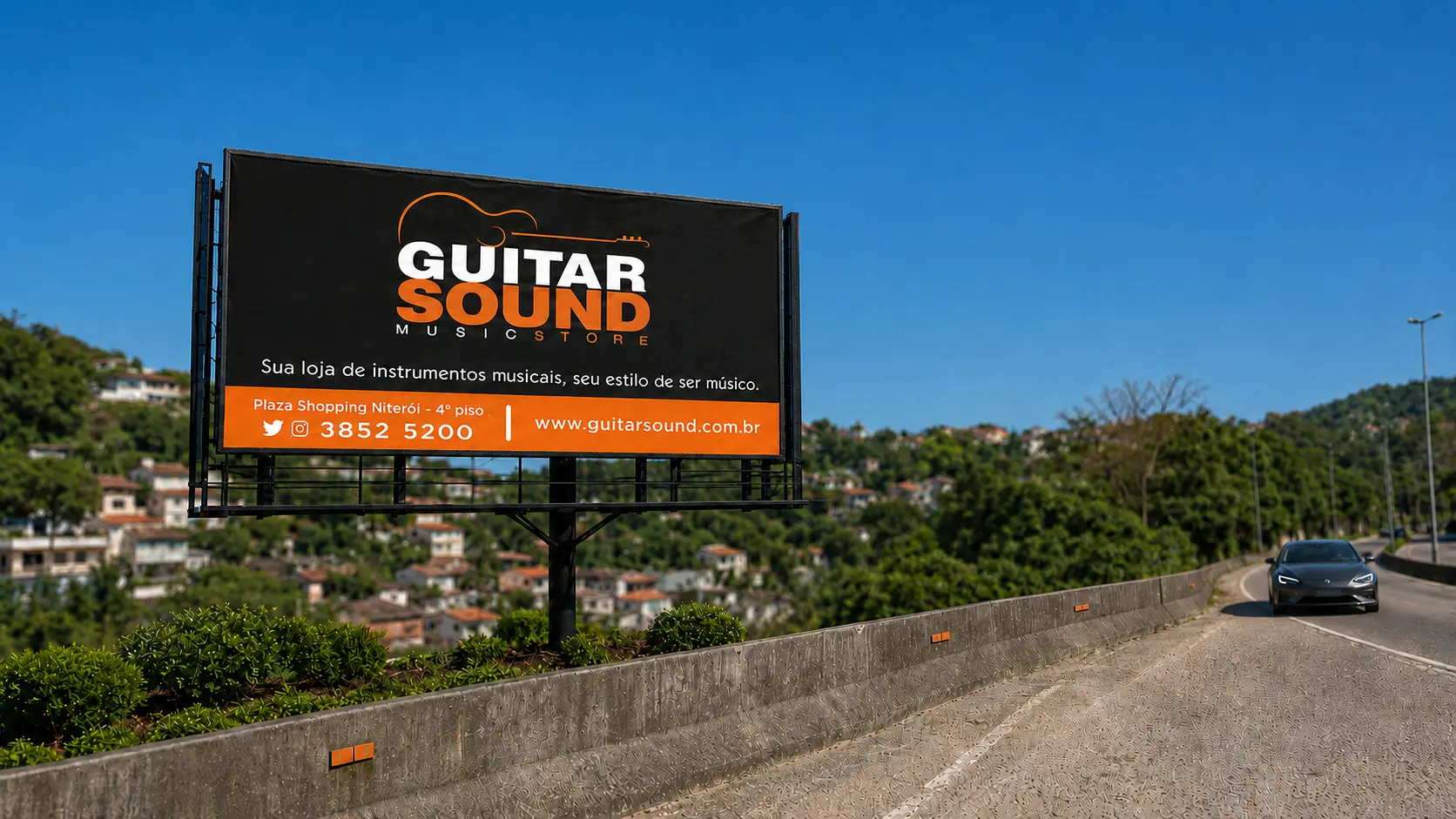 Outdoor tradicional da campanha Guitar Sound no trecho da RJ-104