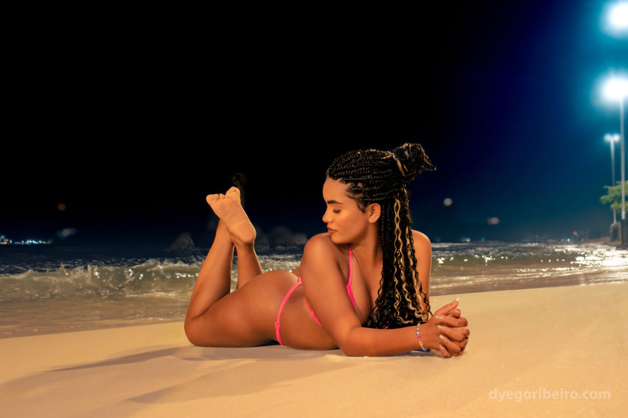 book feminino sensual praia icarai biquini rosa